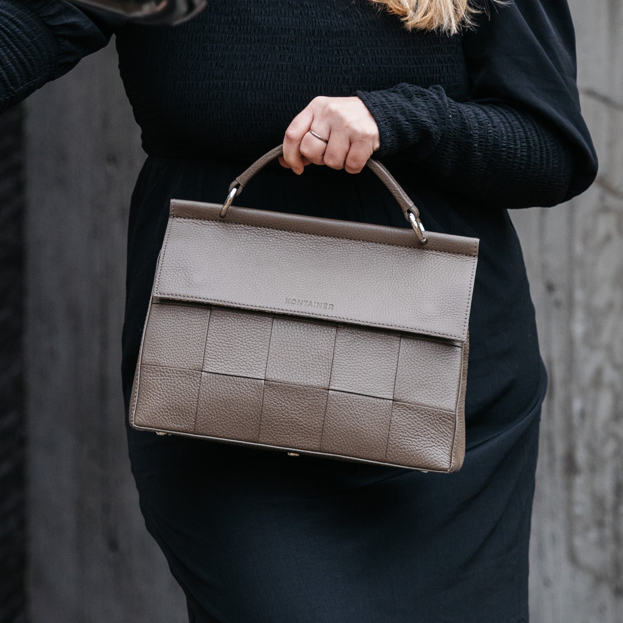 Elegant Grå Skuldertaske – Perfekt til Hverdagsbrug!