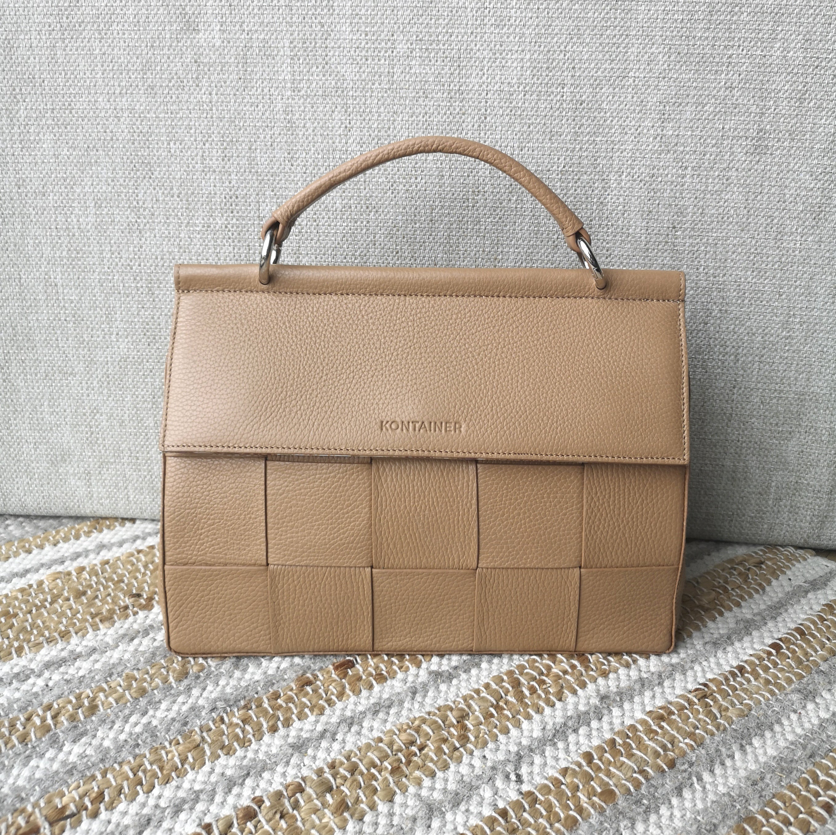 Elegant Champagne Skuldertaske – Det Ultimative Festtilbehør!