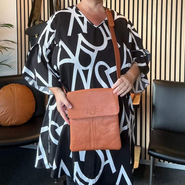 Cognac Læder Crossbody Taske – Stilfuld og Hurtig Levering!