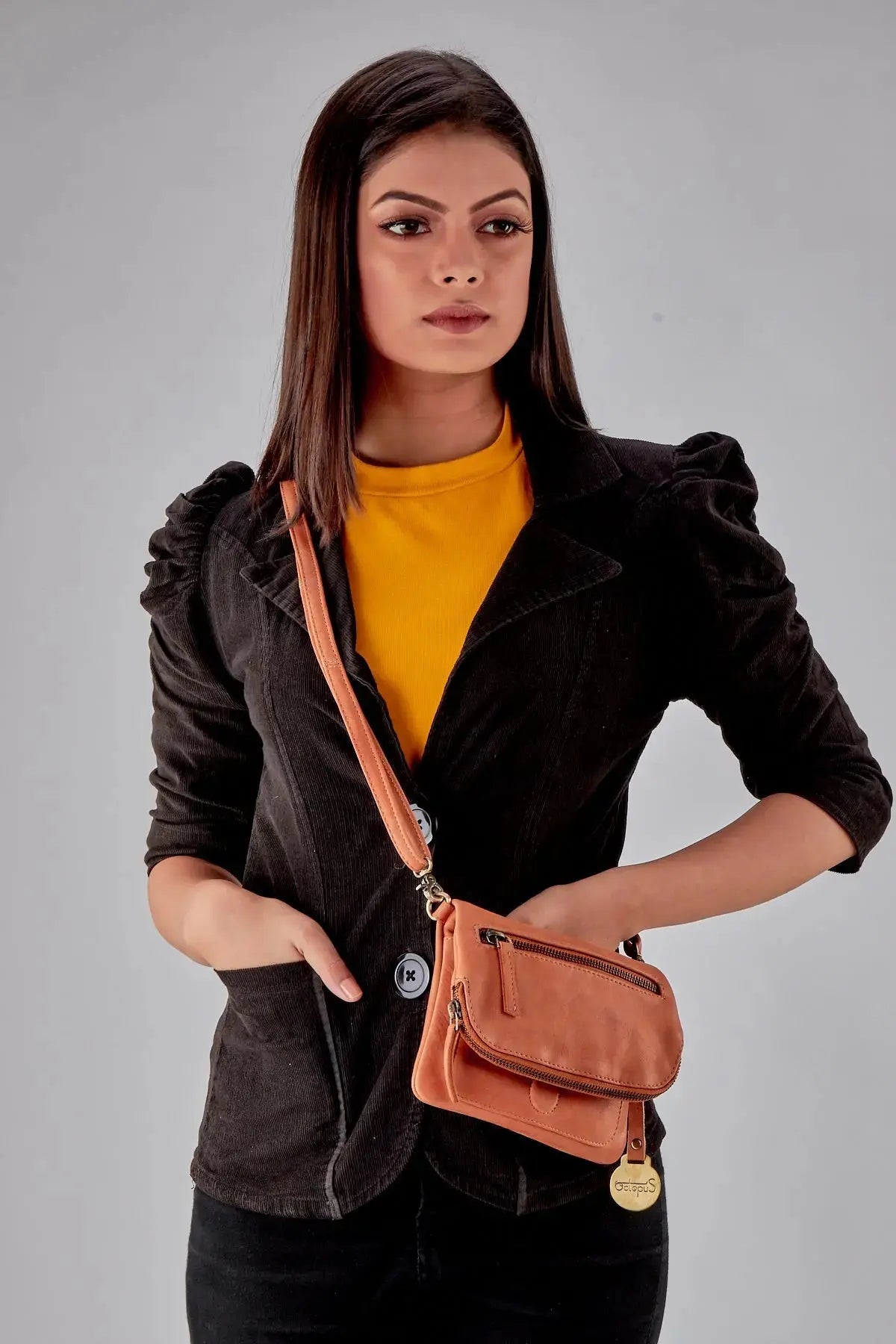 Elegant Brun Læder Skuldertaske med Fine Detaljer